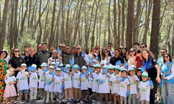 Kemer'de minik ellerden çevre temizliği