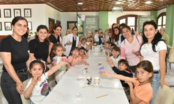Kepez'de anne ve çocuklar renkli mum atölyesine katıldı