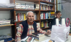 70 yıllık terzi iş yerini kütüphaneye çevirdi