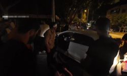 Antalya’da otomobiller kavşakta çarpıştı!