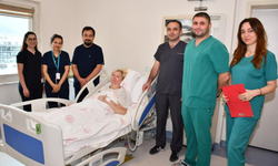 Karnından 12 kilogramlık yumurtalık kitlesi çıkarıldı