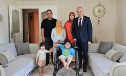 Doğuştan engelli Kerem'in karne mutluluğu tekerlekli sandalye ile taçlandı
