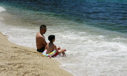 Alanya’da termometreler 31 dereceyi gösterdi, sahiller doldu