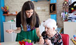 Alzheimer hastaları Mavi Ev'de buluşuyor