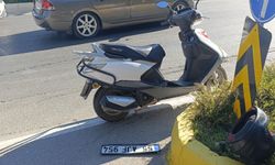 Hafif ticari araç ile motorlu bisiklet çarpıştı