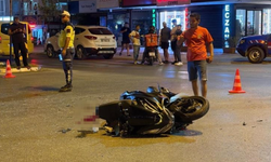 Alanya'da hafif ticari araçla motosiklet çarpıştı!