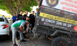 Ağaca zincirlenen römork ekipleri harekete geçirdi!