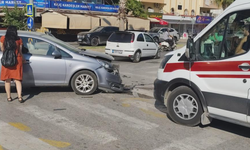 Manavgat'ta otomobiller çarpıştı!