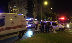 Antalya'da iki hafif ticari araç kavşakta çarpıştı!