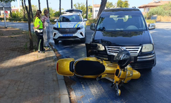 Hafif ticari araç motorlu bisiklete çarptı!