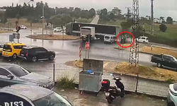 Antalya'da otomobilin tır sürükleyip takla attırdığı anlar kamerada!