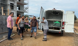 Çalışırken üzerine beton blok düştü!