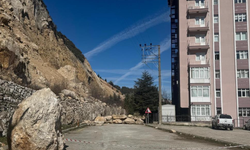 Isparta'da kayaların tehdit ettiği mahallenin geleceği masaya yatırıldı!
