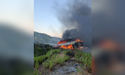 Antalya'da yanan yolcu otobüsü hurdaya döndü!