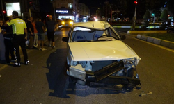 Antalya'da motosiklet ile Tofaş otomobil çarpıştı!