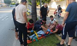 Kasise hızlı giren motosiklet devrilerek sürüklendi
