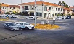 Otomobiller kavşakta çarpıştı!