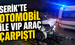 Serik'te otomobil ile VIP araç çarpıştı: 10 kişi yaralandı
