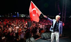 Kepez’de Zafer coşkusu: Binlerce Antalyalı Dokumapark’ta buluştu