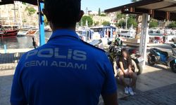 Denizde mahsur kaldı annesine teslim edildi!