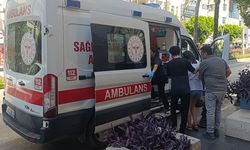 Yayaya yol veren araçların arasından geldi, yayaya çarpıp kaçtı