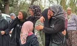 Aile faciasında hayatını kaybedenler Aksu'da yan yana defnedildi, cenazede gözyaşları sel oldu