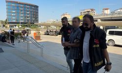 Üzerine çöp poşeti geçirip küçükbaş hayvanlarını şikayet eden ailenin otomobilini kundakladı