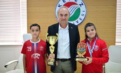 Kocagöz, genç şampiyonları ağırladı