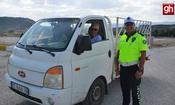 Bulaşık yıkama cezasıyla Türkiye'nin yüzünü güldüren trafik polisi konuştu: "O sıcakta gönlüm el vermedi"