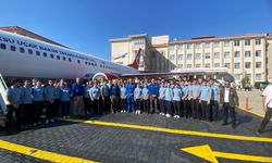 Dört astronot Aksu'daki Uçak Okulunda öğrencilerle bir araya geldi