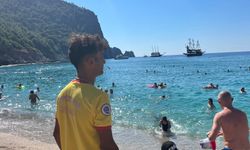 Antalya plajlarında ekim ayında yazdan kalma günler