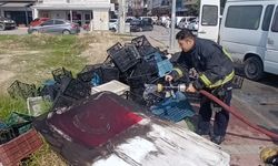 Yanan aracı söndüren itfaiyenin suyu, Türk bayrağı için aktı