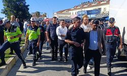 Esnaf marka avukatlarını protesto için yol kapattı