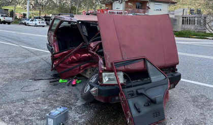 Akseki’de iki otomobil çarpıştı!