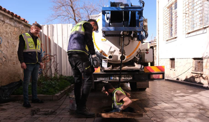 ASAT’tan Kaleiçi’nde kanalizasyon hattı temizliği