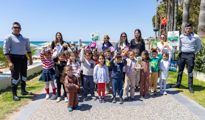 Manavgatlı minikler can dostları için sahada