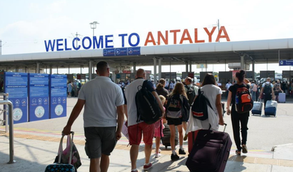 Antalya'da erken rezervasyonlarda iptallere rağmen akış devam ediyor talep umudu sürüyor