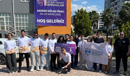ALKÜ'lü genç tiyatrocular bölge finallerinde şampiyon olup yarı finale yükseldi