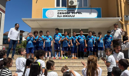 Kepez'de ilkokullar arası futbol turnuvasının şampiyonu belli oldu!