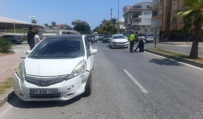 Antalya'da iki otomobil çarpıştı!