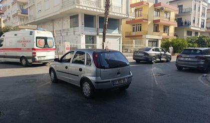 Otomobiller çarpıştı, kaza anı kameraya yansıdı