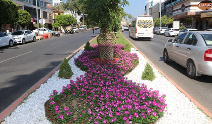 Alanya Belediyesi'nden yeşil alanlarda yoğun mesai
