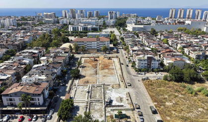 Muratpaşa, raket sporlarının yeni merkezini kuruyor