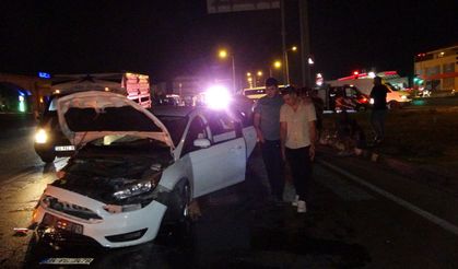 Antalya'da otomobiller çarpıştı: 2 yaralı