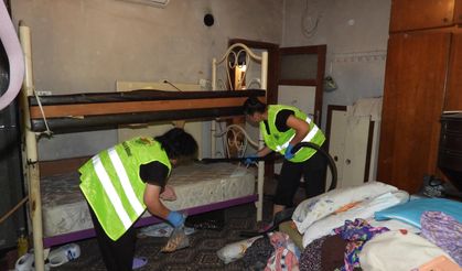 Antalya'da evden 5 kamyon çöp çıktı!