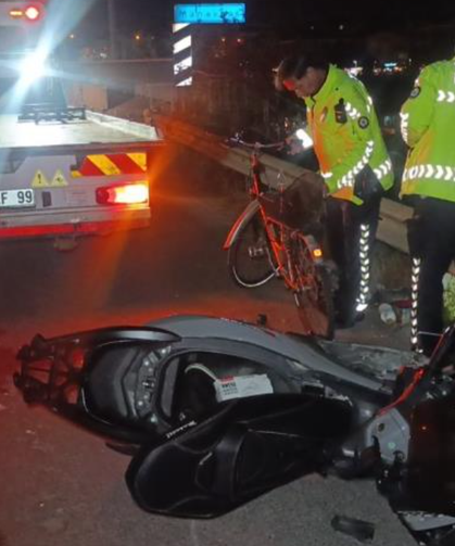 Motosiklet ile bisiklet çarpıştı!