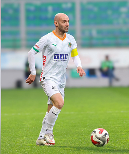 Corendon Alanyaspor kaptanı Efecan Karaca ameliyat edildi