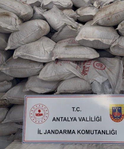 Antalya’da dev operasyon: Milyonluk sahte kozmetik ele geçirildi!