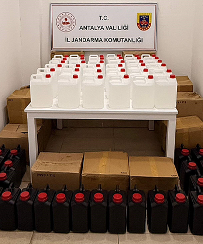 Antalya'da yüzlerce litre etil alkol ele geçirildi!