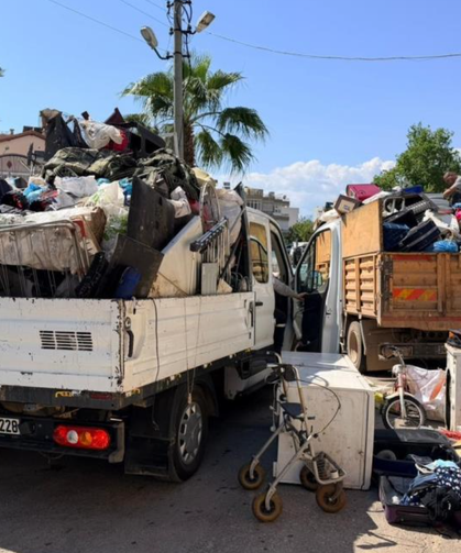 Belediye boşaltıyor, ev sahibi dolduruyor: 4 kamyon çöp daha çıktı!
